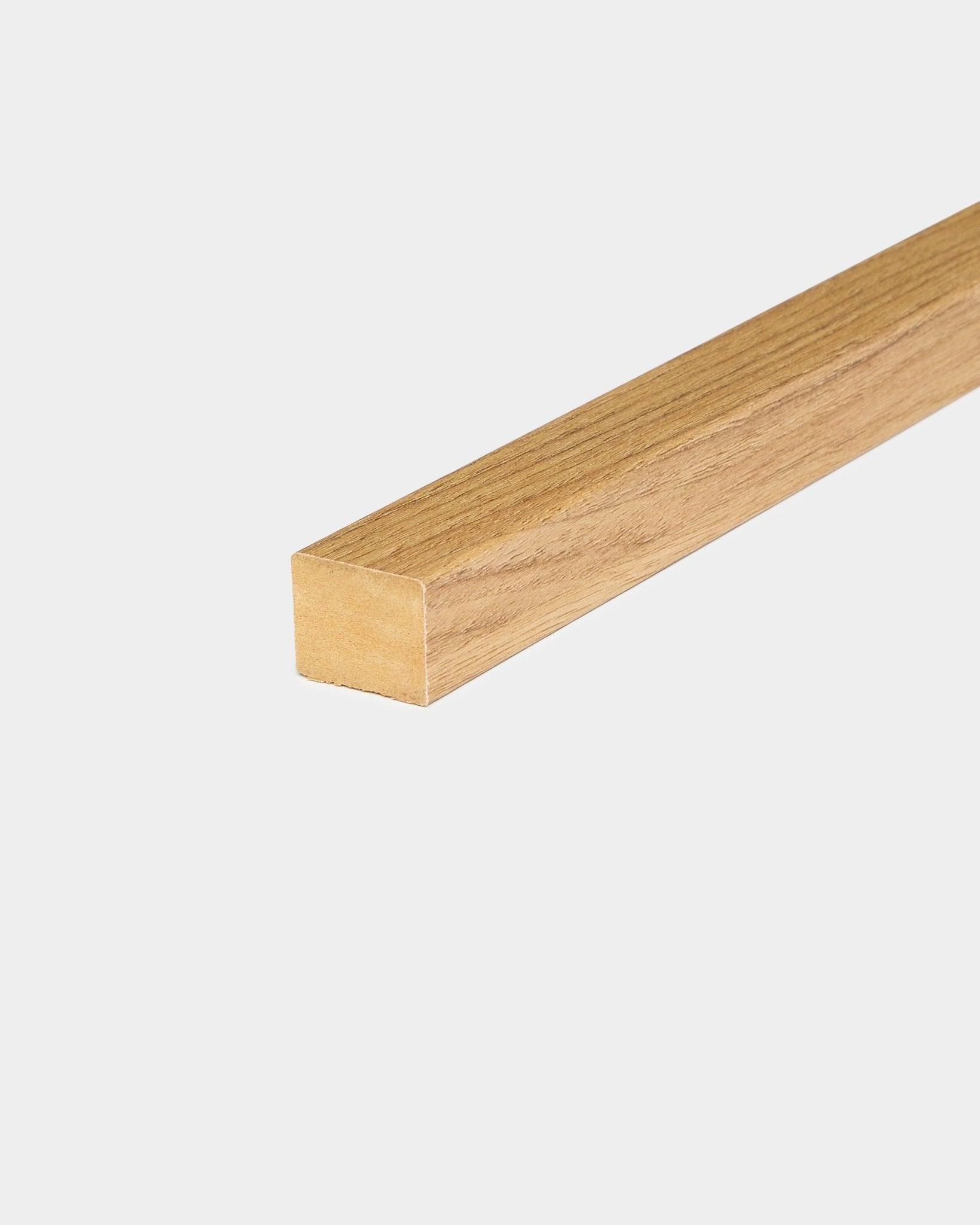 Smooth-finish English Oak end lamella, 2.2 cm thick, designed as an installation accessory for WoodUpp Akupanel acoustic wood panels and panel walls.